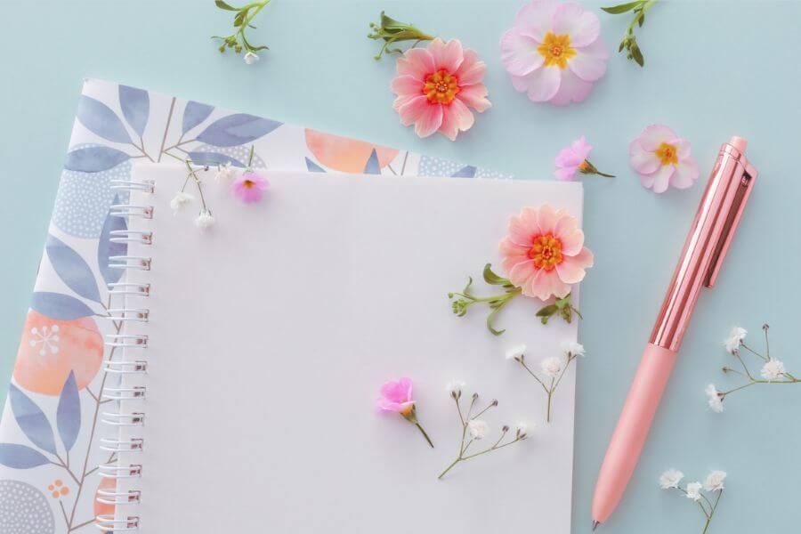 自分のためのお気に入りのノートとペンのイメージ
